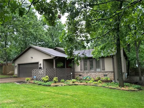 2413 E Twin Oaks Ct, Fayetteville, AR 72703