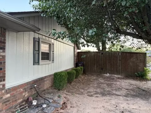 Exterior - 3010 Riverbend Dr, Fort Smith, AR 72903 photo 6 of 7