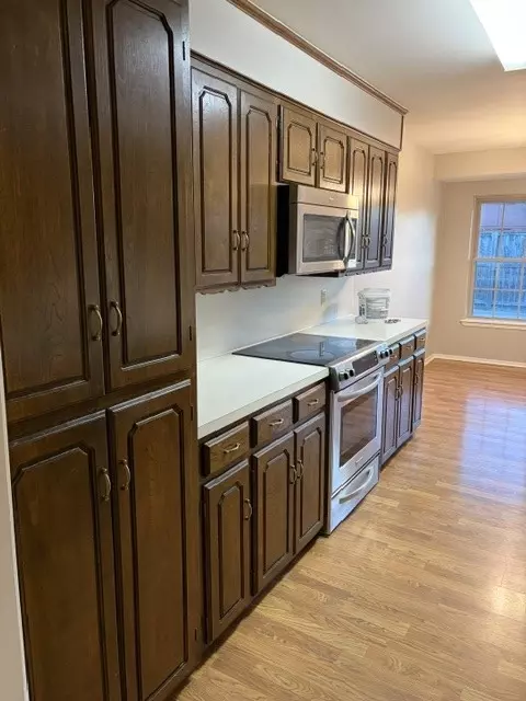 Kitchen - 3010 Riverbend Dr, Fort Smith, AR 72903 photo 2 of 3