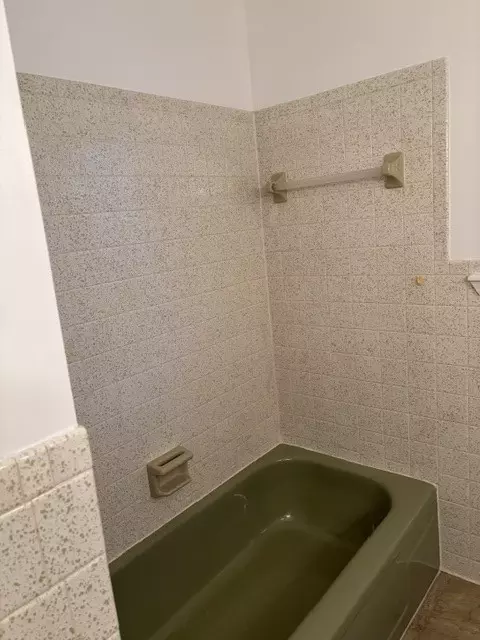 Bath - 3010 Riverbend Dr, Fort Smith, AR 72903 photo 8 of 8