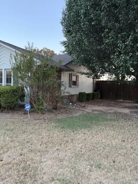 Exterior - 3010 Riverbend Dr, Fort Smith, AR 72903 photo 3 of 7