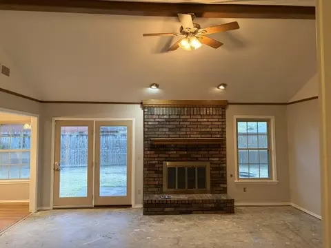 Living - 3010 Riverbend Dr, Fort Smith, AR 72903 photo 1 of 2