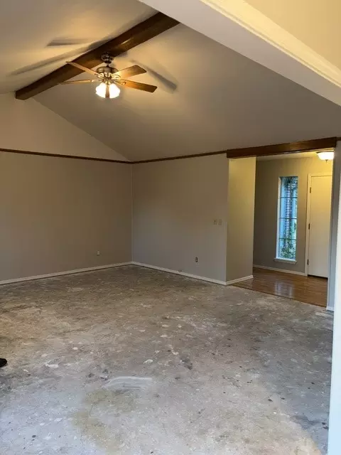 Living - 3010 Riverbend Dr, Fort Smith, AR 72903 photo 2 of 2