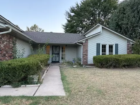 Exterior - 3010 Riverbend Dr, Fort Smith, AR 72903 photo 2 of 7