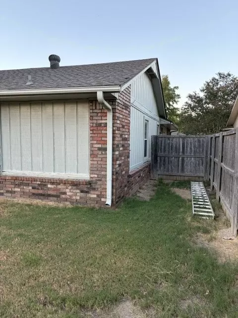Exterior - 3010 Riverbend Dr, Fort Smith, AR 72903 photo 5 of 7