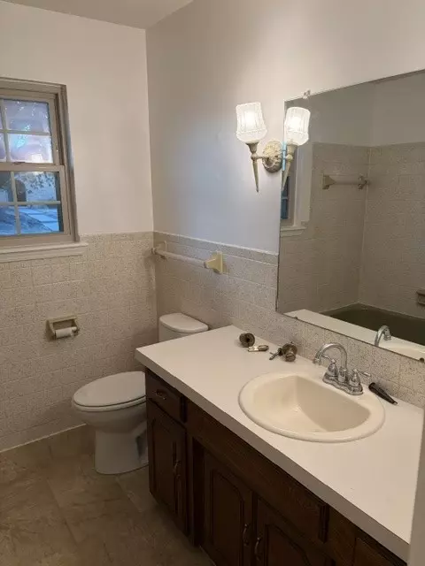 Bath - 3010 Riverbend Dr, Fort Smith, AR 72903 photo 7 of 8
