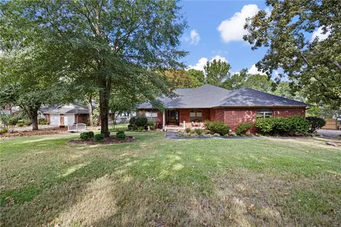 111 Jennifer Dr, Russellville, AR 72802
