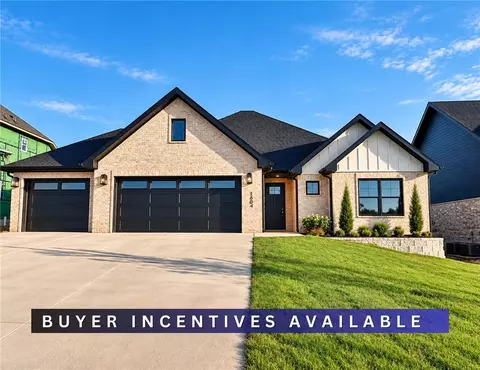 1604 Crystal Clear Ln, Cave Springs, AR 72718