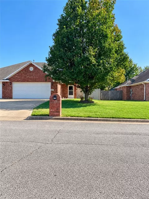 817 Hindman Dr # -2, Prairie Grove, AR 72753
