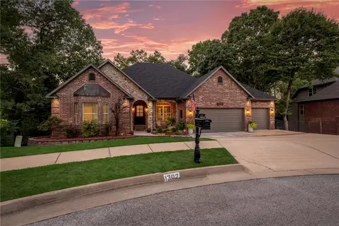 1302 NE Fairwinds Dr, Bentonville, AR 72712