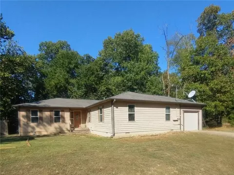 44 Northampton Dr, Bella Vista, AR 72714