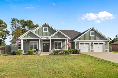 802 Trisha Ln, Prairie Grove, AR 72753