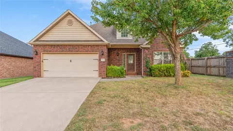 100 NE Chicory Ln, Bentonville, AR 72712