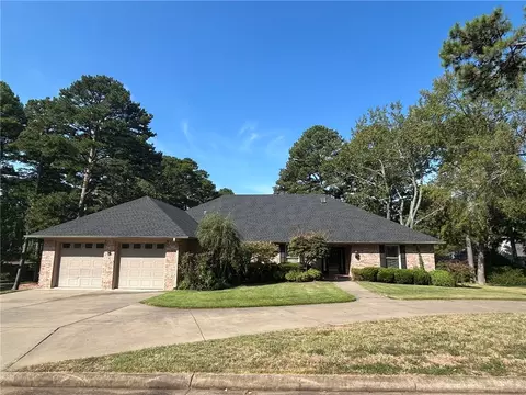 10 Pinewood Dr, Russellville, AR 72801