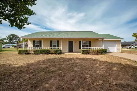 300 Estates Dr, Green Forest, AR 72638