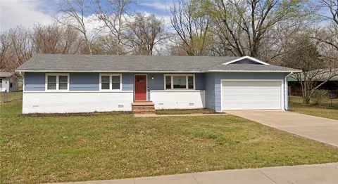 2720 W Mount Comfort Rd, Fayetteville, AR 72704