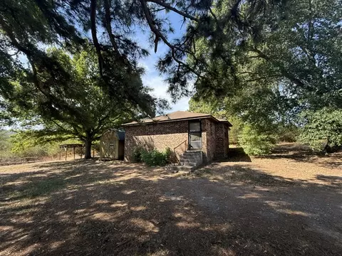 Exterior - 1908 Walnut St, Paris, AR 72855 photo 2 of 4
