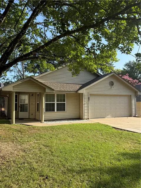 207 Austin Cir, Russellville, AR 72801