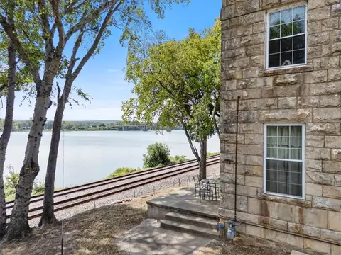 Exterior - 209 River St, Ozark, AR 72949 photo 4 of 6