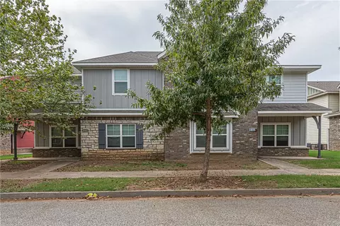 4103 W 4105 W Santa Maria Ln, Fayetteville, AR 72704