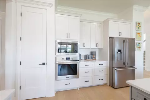 Kitchen - 2812 S 20th St, Rogers, AR 72758 photo 8 of 8
