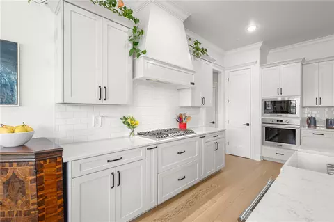 Kitchen - 2812 S 20th St, Rogers, AR 72758 photo 7 of 8