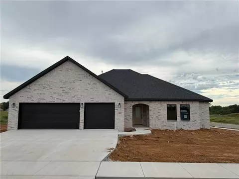 153 W Gilpin St, Farmington, AR 72730