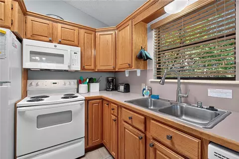 Kitchen - 21265 Maple Dr, Garfield, AR 72732 photo 3 of 4