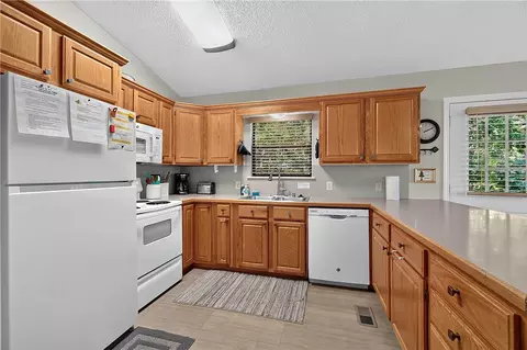 Kitchen - 21265 Maple Dr, Garfield, AR 72732 photo 2 of 4