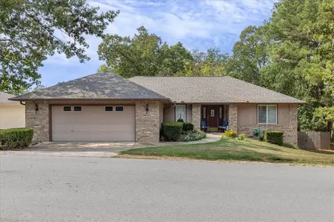 2 Penzance Dr, Bella Vista, AR 72714