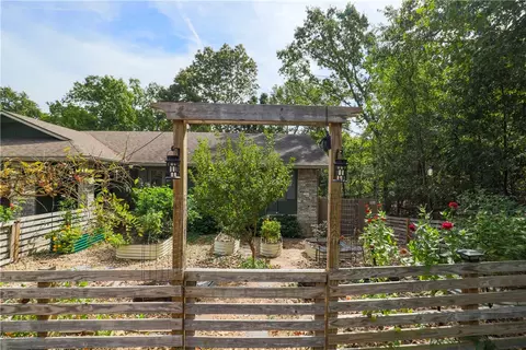 12 Mayfair Dr, Bella Vista, AR 72715