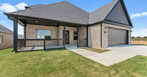 Exterior - 811 Ann Pl, Centerton, AR 72719 photo 3 of 4