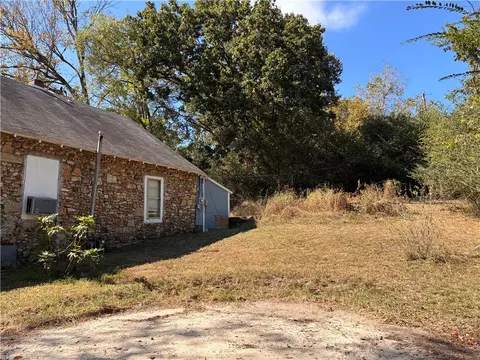 Exterior - 513 Mclean Ave, Cotter, AR 72626 photo 5 of 9