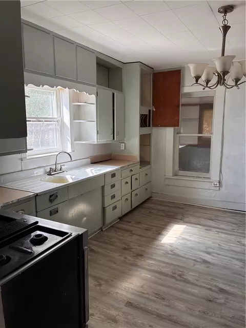 Kitchen - 513 Mclean Ave, Cotter, AR 72626 photo 1 of 2