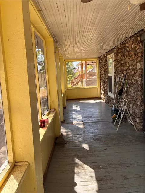 Exterior - 513 Mclean Ave, Cotter, AR 72626 photo 7 of 9