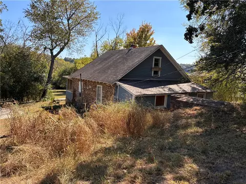 Exterior - 513 Mclean Ave, Cotter, AR 72626 photo 6 of 9