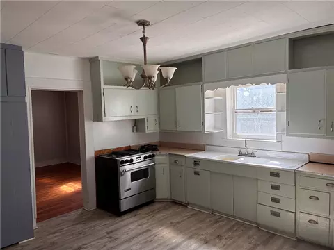 Kitchen - 513 Mclean Ave, Cotter, AR 72626 photo 2 of 2