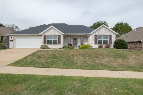 4360 E Balboa St, Fayetteville, AR 72701