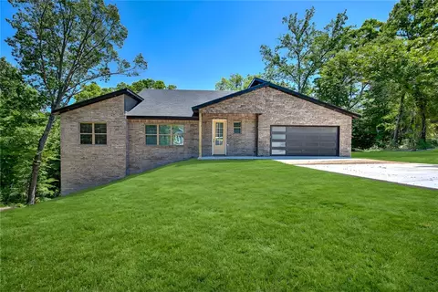 1 Carmarthen Ln, Bella Vista, AR 72715
