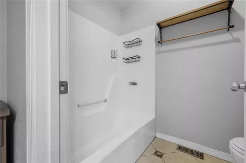 Bath - 511 E Gordon Ave, Harrison, AR 72601 photo 1 of 3