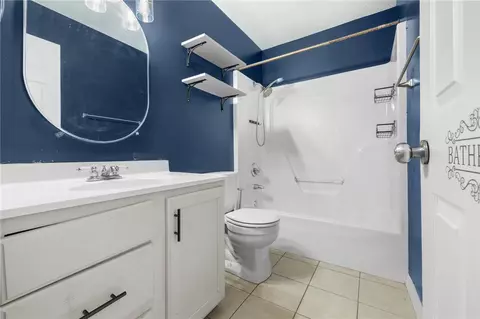 Bath - 511 E Gordon Ave, Harrison, AR 72601 photo 2 of 3