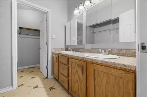 Entry Way - 511 E Gordon Ave, Harrison, AR 72601 photo 1 of 2