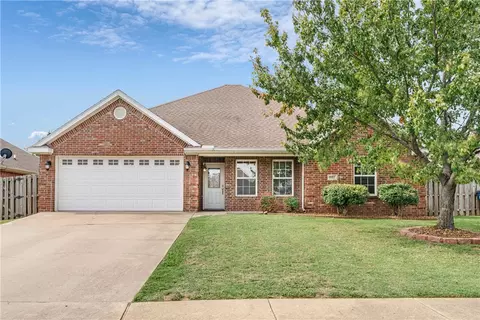 6102 S 39th St, Rogers, AR 72758