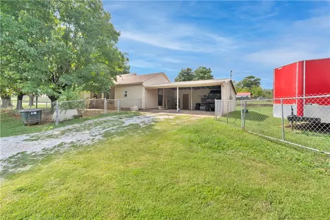 501 Polk St, Huntsville, AR 72740