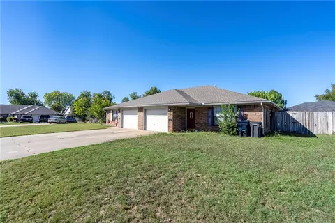 Exterior - 701-703 E Glendale Ln, Rogers, AR 72758 photo 3 of 6
