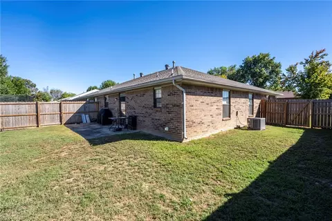 Exterior - 701-703 E Glendale Ln, Rogers, AR 72758 photo 5 of 6