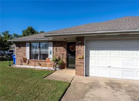 Exterior - 701-703 E Glendale Ln, Rogers, AR 72758 photo 4 of 6