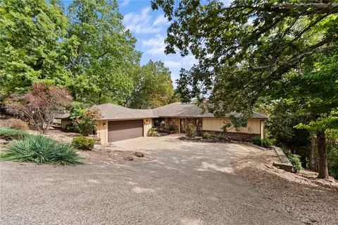 15 Blenheim Ln, Bella Vista, AR 72715