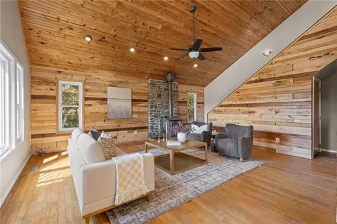 Living - 4357 Cherry Tree Ln, Harrison, AR 72601 photo 3 of 5