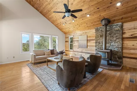 Living - 4357 Cherry Tree Ln, Harrison, AR 72601 photo 2 of 5